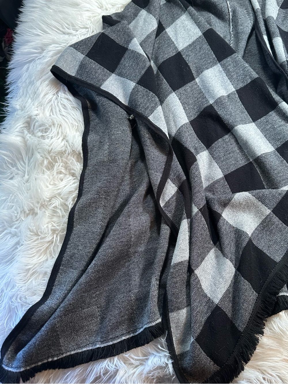 Kensie • Buffalo Check Greyscale Fringe Trim Poncho - Picture 10 of 14